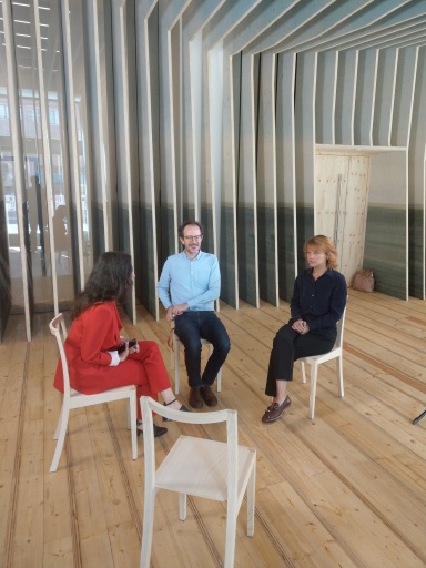 Moderatorin Vivian Percovic im Gespräch mit den Fernseh-Preisträgern Ben von Grafenstein und Britta Hammelstein